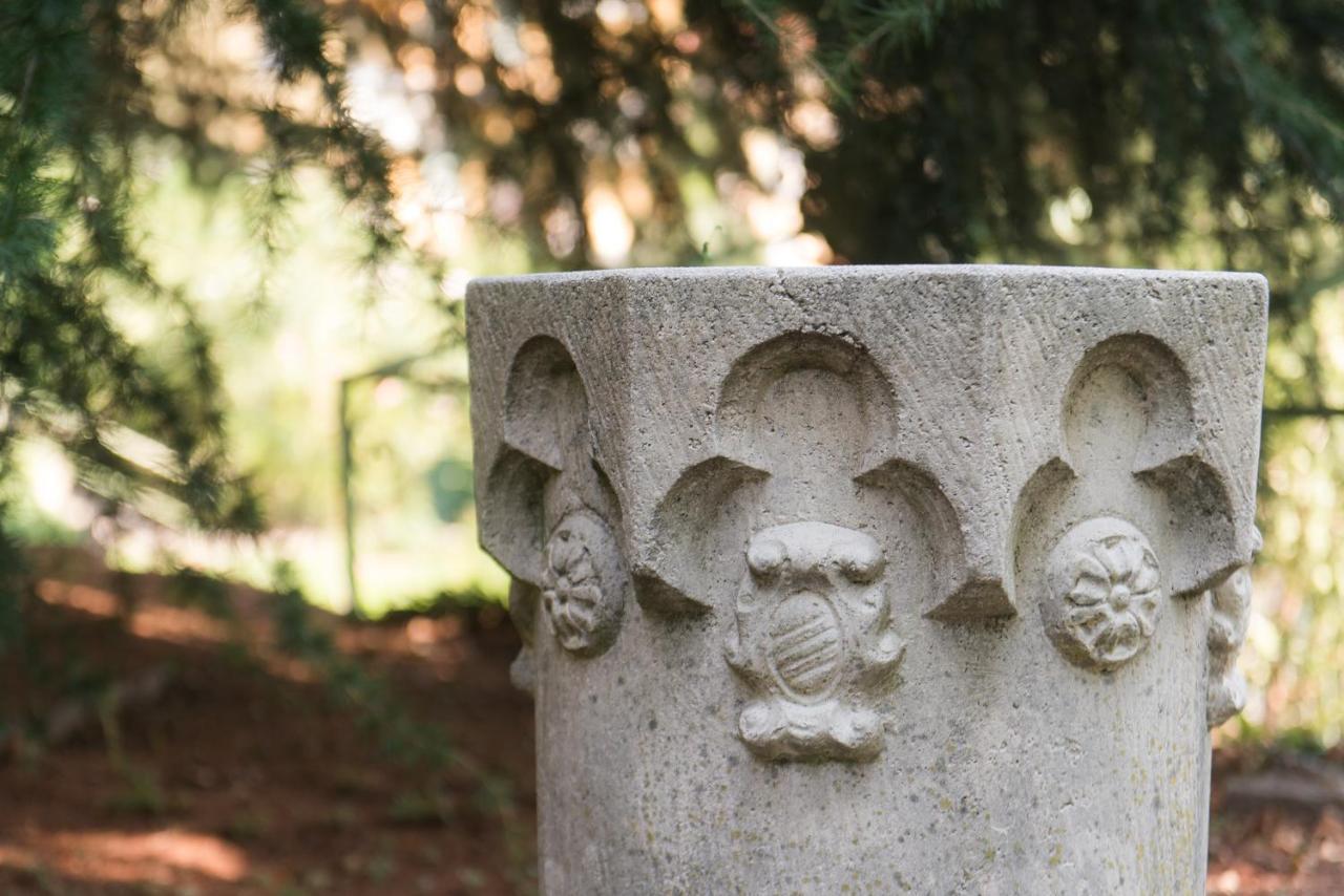 Villa Vittoria - The House Of Travelers تْشيرنوبيو المظهر الخارجي الصورة